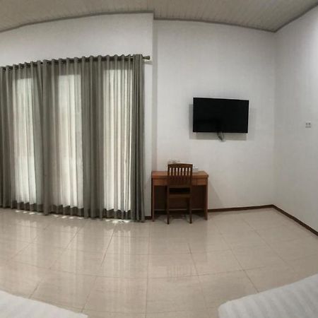 Aurora Hotel Siliwangi Чиребон Экстерьер фото
