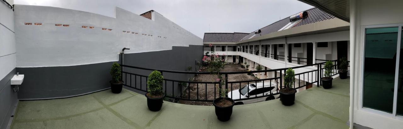 Aurora Hotel Siliwangi Чиребон Экстерьер фото
