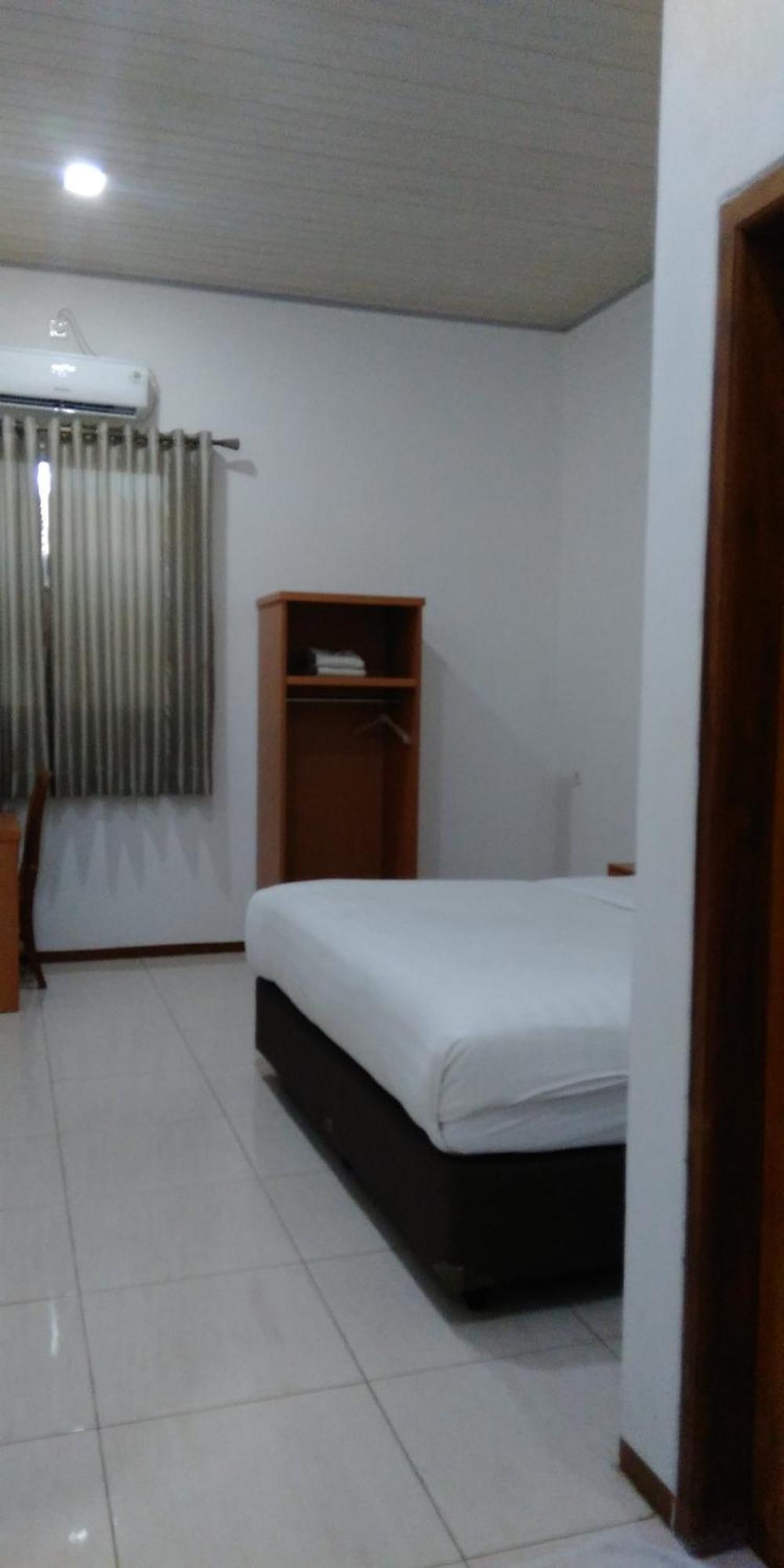 Aurora Hotel Siliwangi Чиребон Номер фото